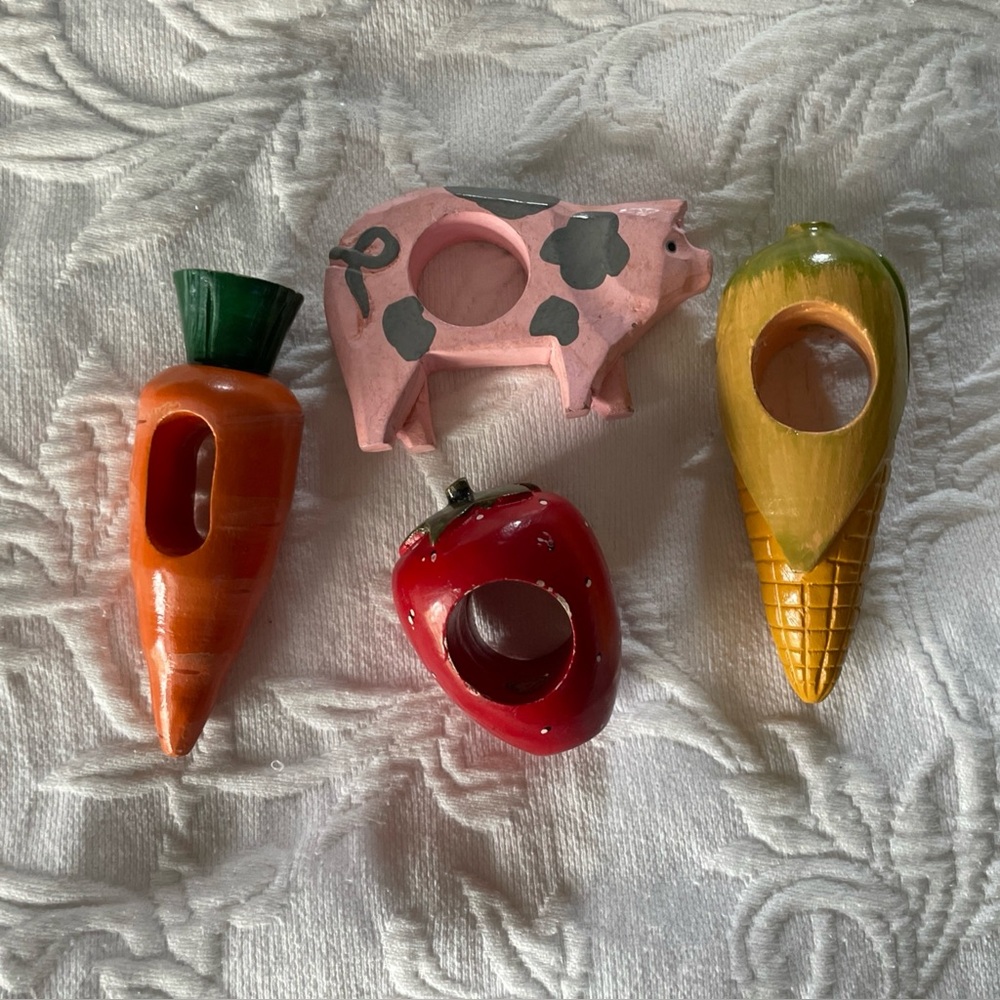 Kitschy Vintage Strawberry Corn Pig Carrot Wood Napkin Rings Set of 4 Tableware